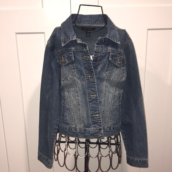 Vintage Jackets & Blazers - Vintage Eyelet Design Back Jean Jacket